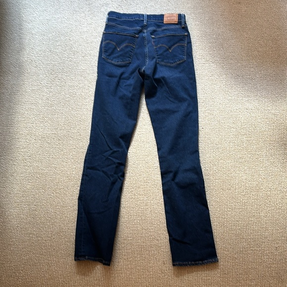 Levi’s 724 dark wash HIGH RISE STRAIGHT WOMEN'S JEANS, size 29 - Picture 4 of 9